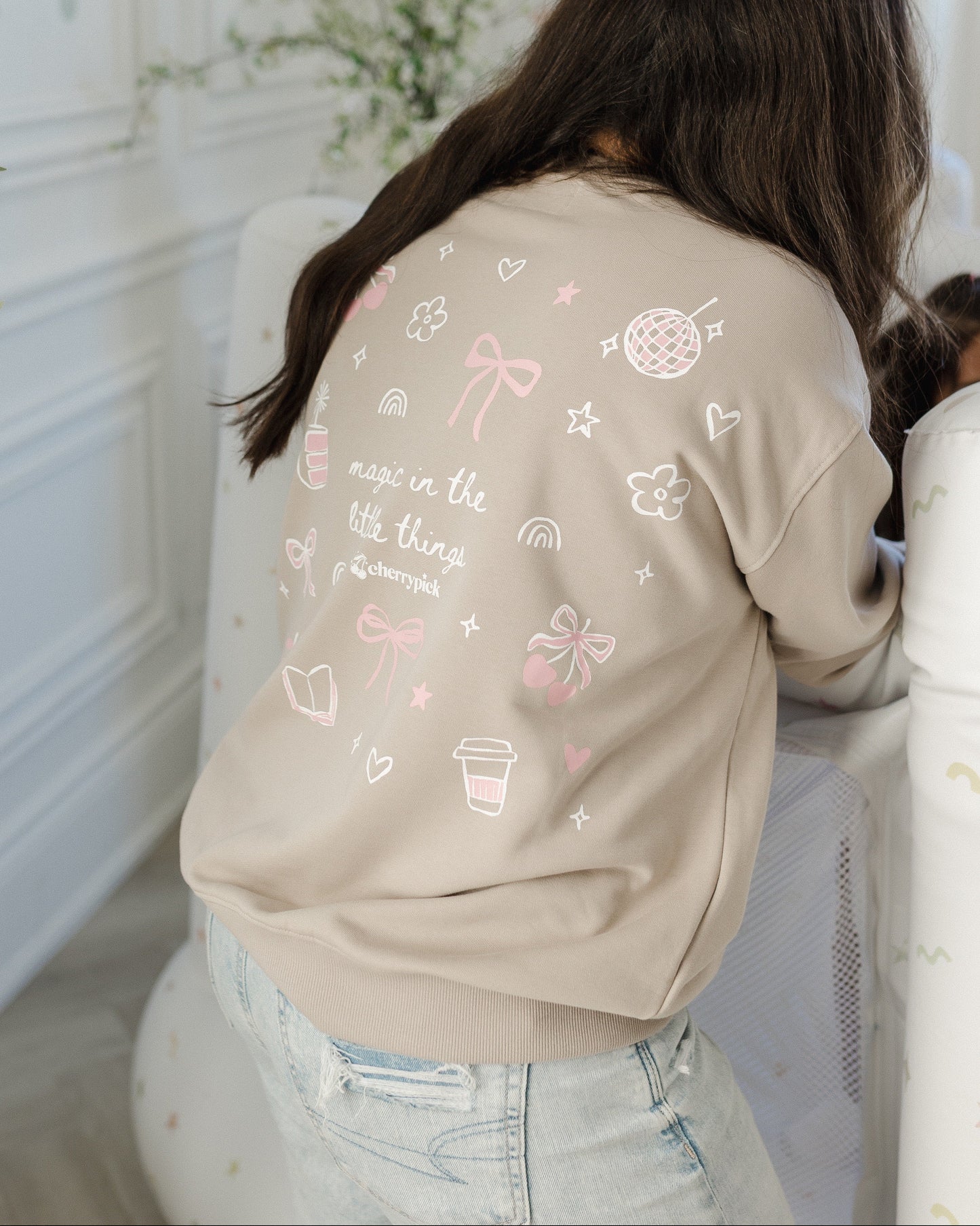 Everyday Mom Crewneck - Magic In The Little Things