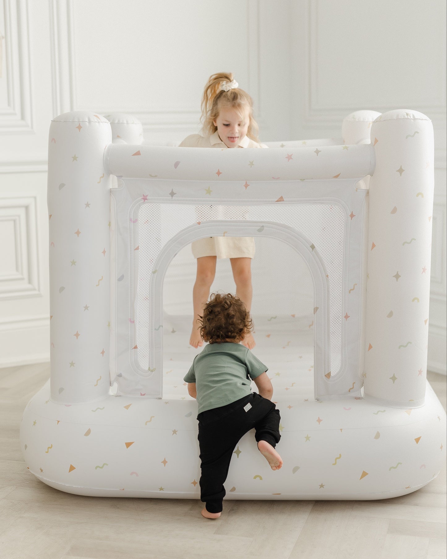 Magic Bounce House – Mini Cordless Indoor Bouncer